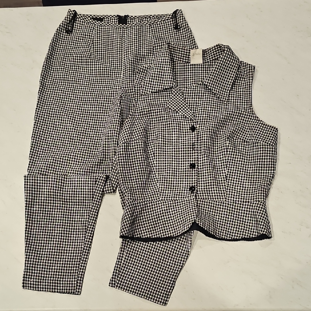 Stylish Black and White Checkered Women's Vest